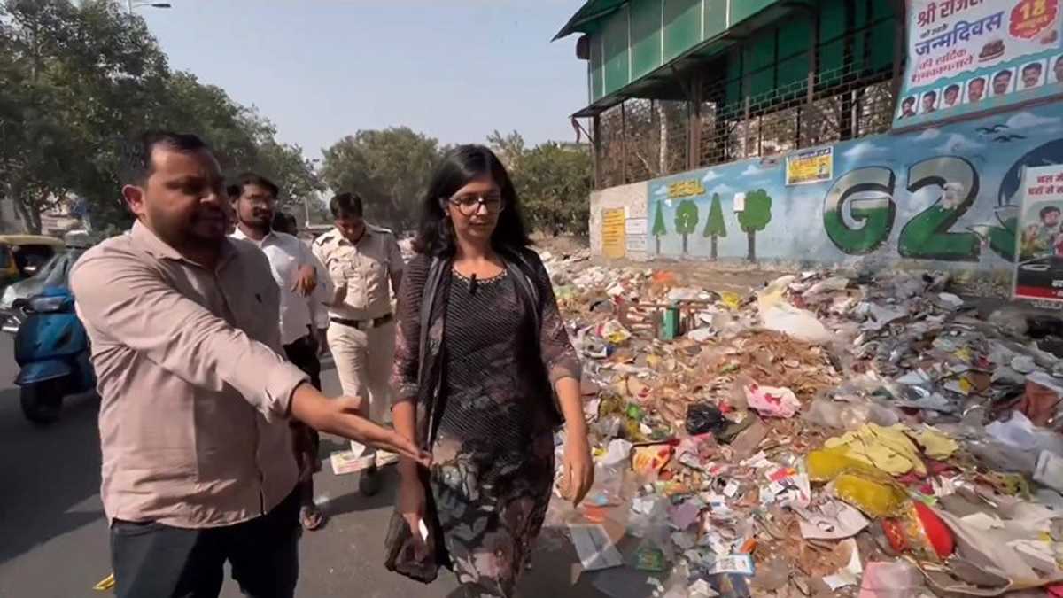 जनकपुरी में राज्यसभा सांसद स्वाति मालीवाल के औचक निरीक्षण के बाद जागा नगर निगम जनकपुरी में राज्यसभा सांसद स्वाति मालीवाल के औचक निरीक्षण के बाद जागा नगर निगम